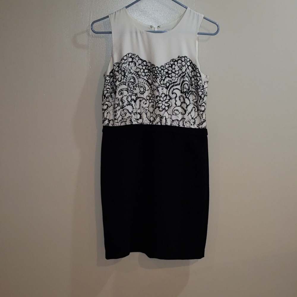 Sleeveless dress